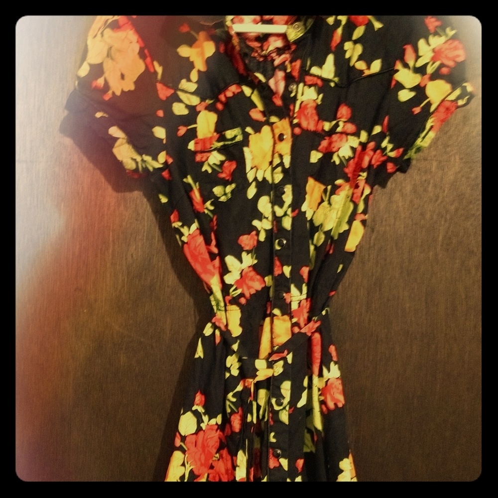 👗Cute flowered shirt-dress\ top w snap closure